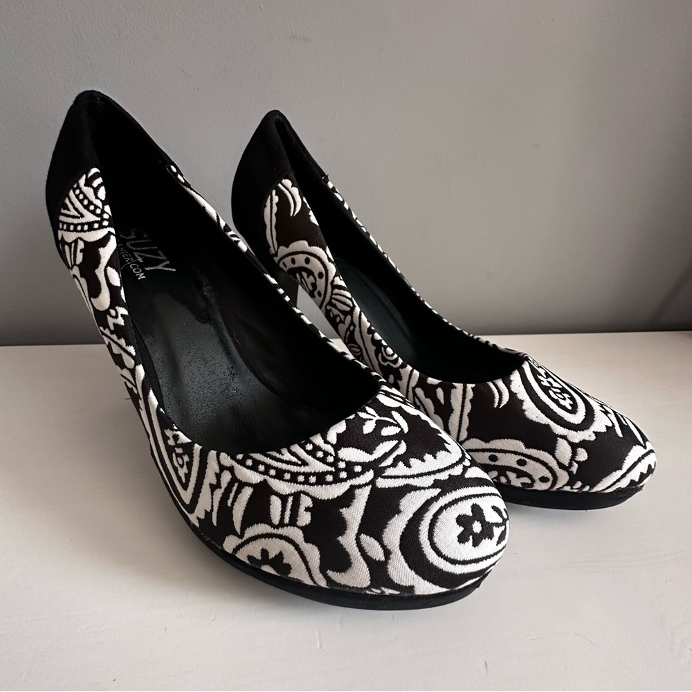 SUZY SHIER Black & White Shoes Pumps Heel Rounded Toe Size 10 NWOT - Picture 3 of 8